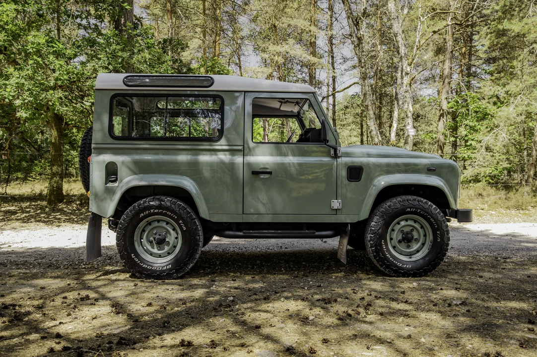 2015 Land Rover Defender 90 - Image 4 of 31