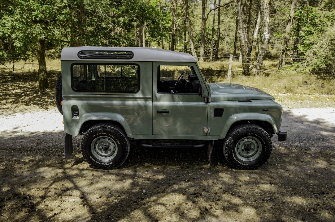 2015 Land Rover Defender 90 - Image 12 of 31