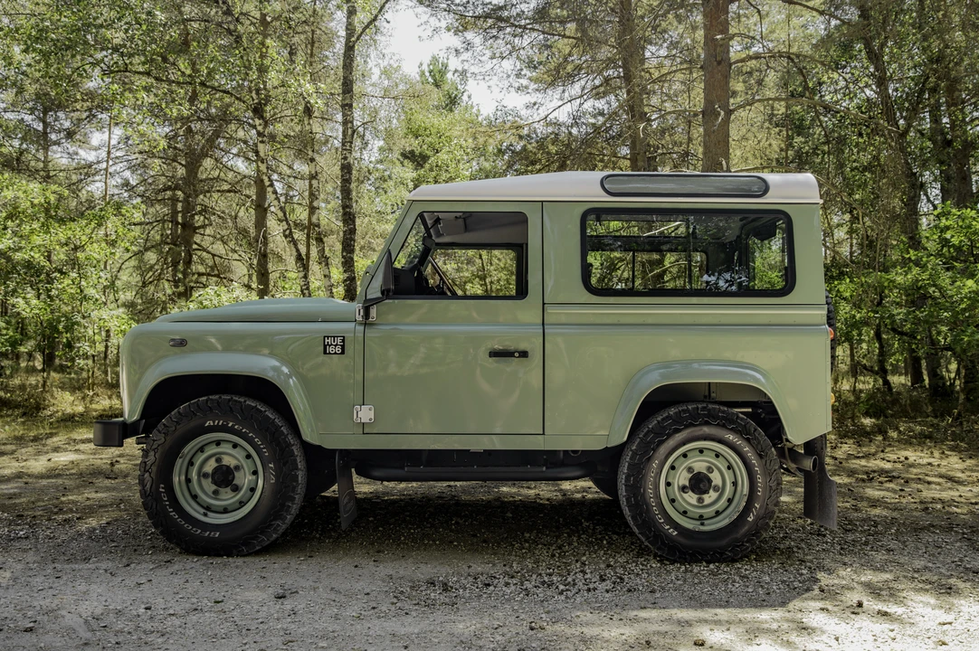 2015 Land Rover Defender 90 - Image 8 of 31