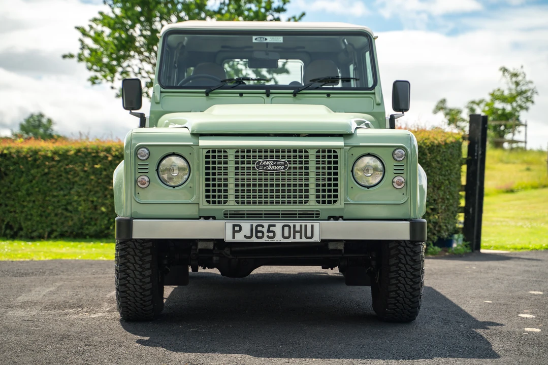 2015 Land Rover Defender 90 - Image 2 of 31