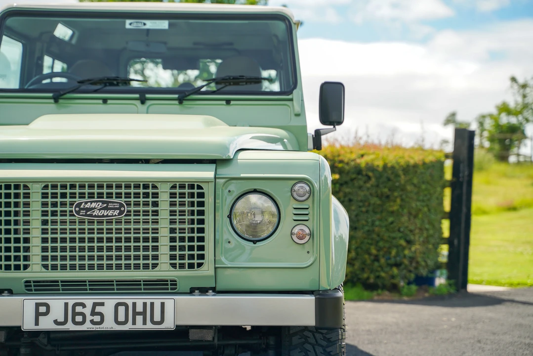 2015 Land Rover Defender 90 - Image 28 of 31