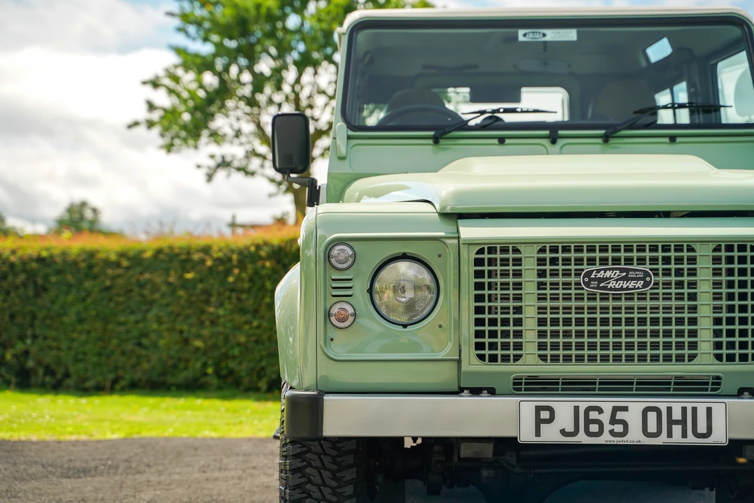 2015 Land Rover Defender 90 - Image 29 of 31