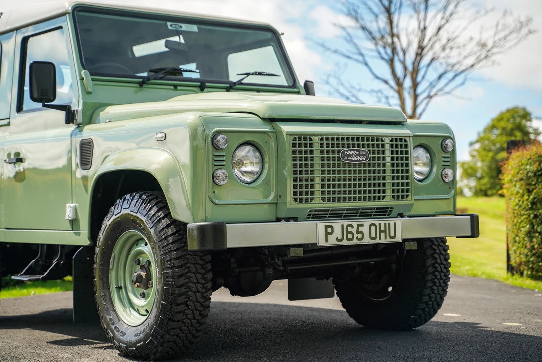 2015 Land Rover Defender 90 - Image 30 of 31