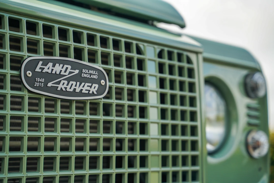 2015 Land Rover Defender 90 - Image 10 of 31