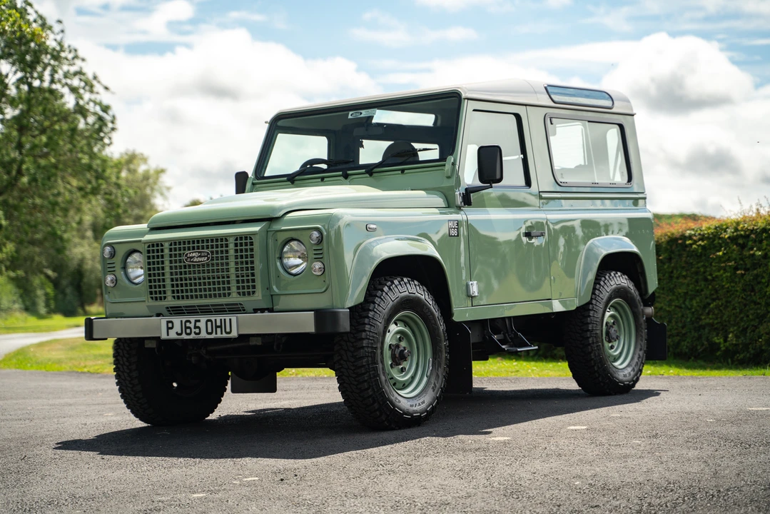2015 Land Rover Defender 90 - Image 9 of 31