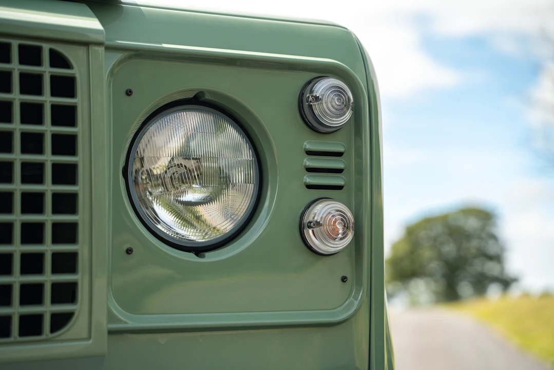 2015 Land Rover Defender 90 - Image 11 of 31