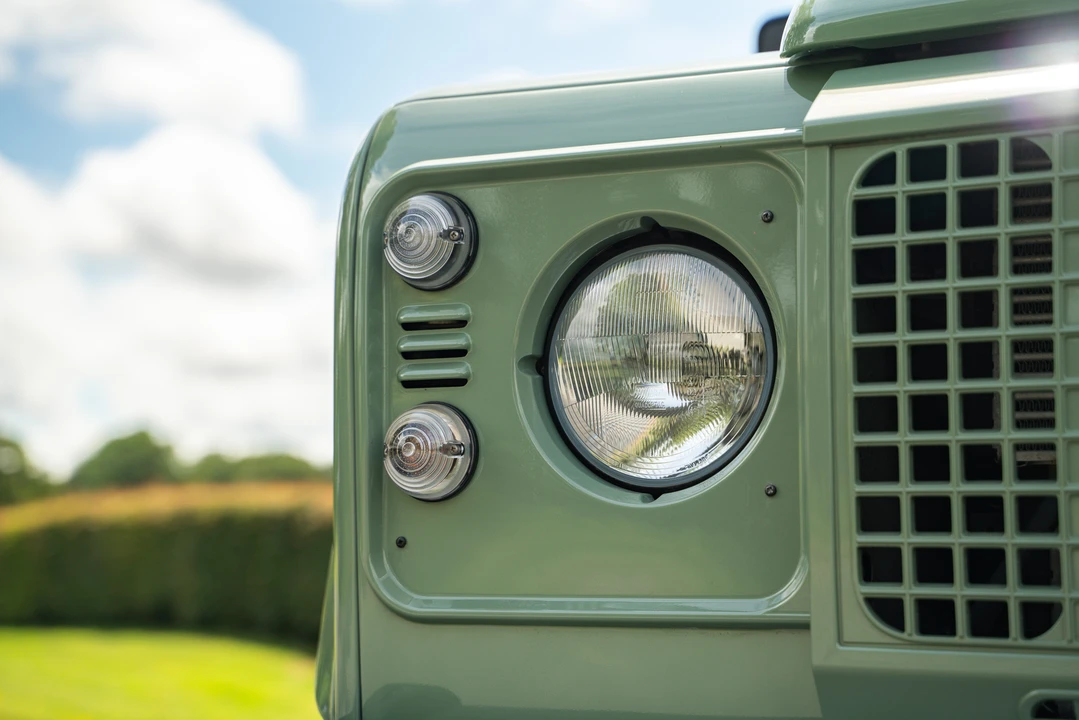 2015 Land Rover Defender 90 - Image 12 of 31