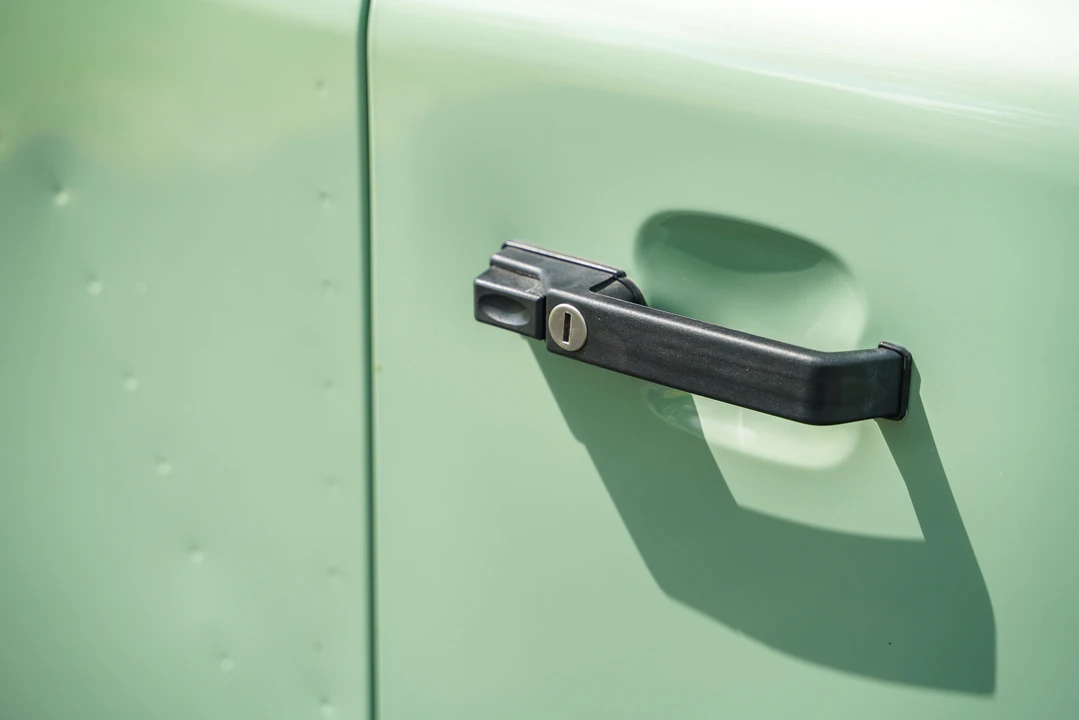 2015 Land Rover Defender 90 - Image 15 of 31