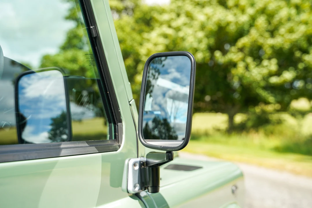 2015 Land Rover Defender 90 - Image 16 of 31