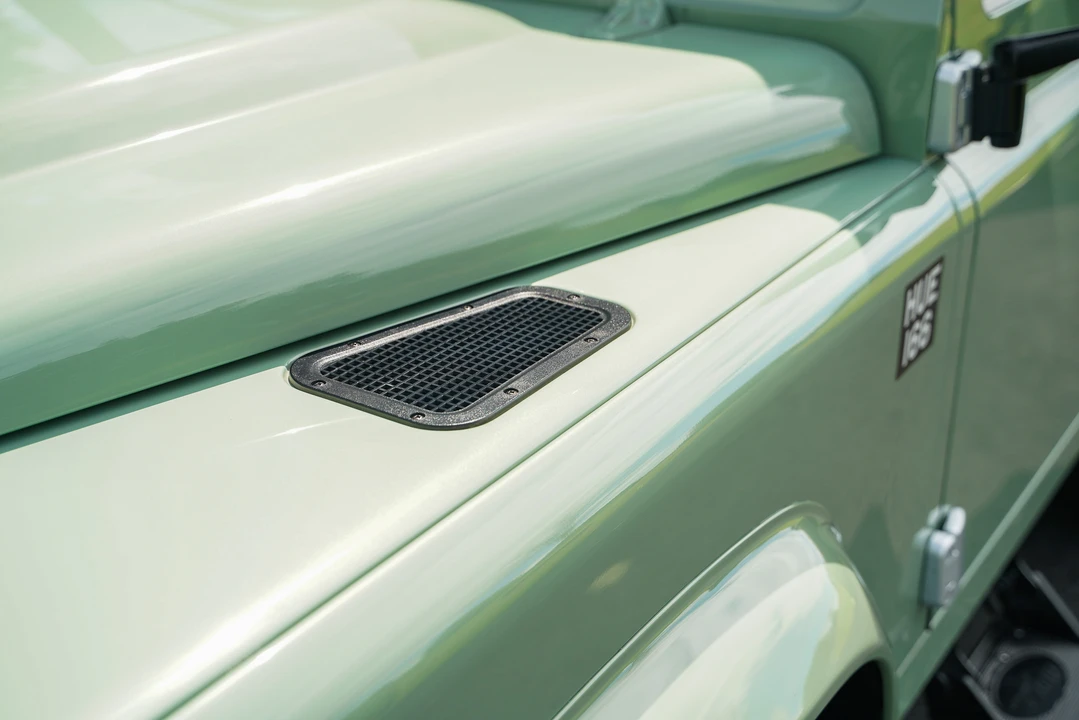 2015 Land Rover Defender 90 - Image 17 of 31