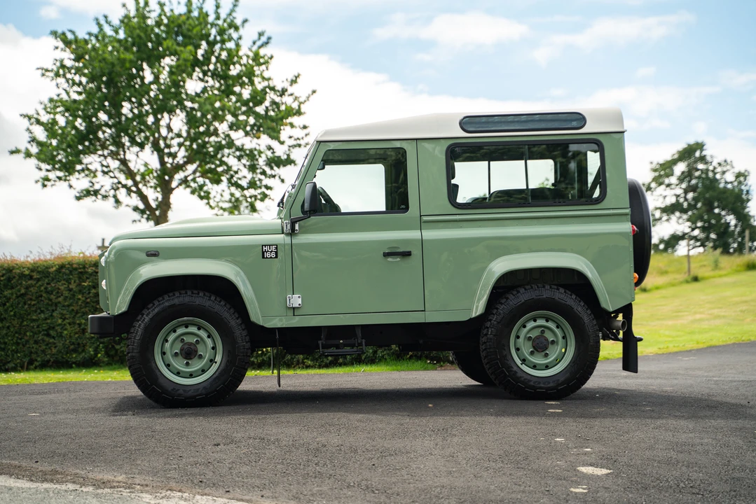 2015 Land Rover Defender 90 - Image 8 of 31