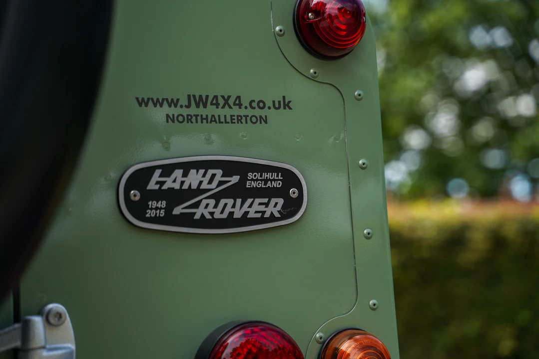 2015 Land Rover Defender 90 - Image 23 of 31