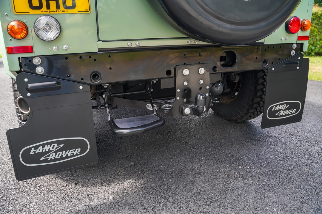 2015 Land Rover Defender 90 - Image 25 of 31
