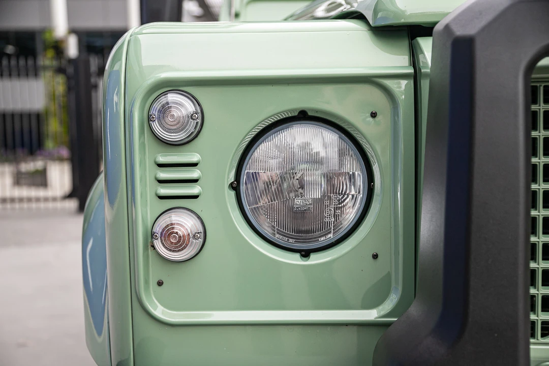 2015 Land Rover Defender 90 - Image 16 of 31