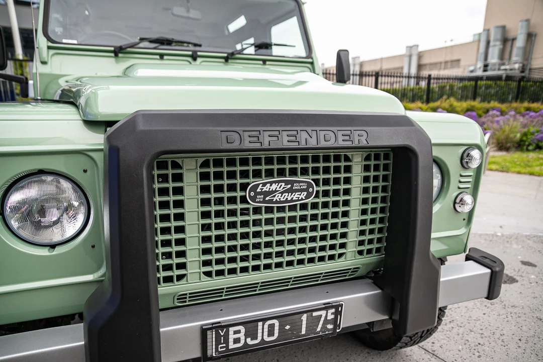 2015 Land Rover Defender 90 - Image 11 of 31