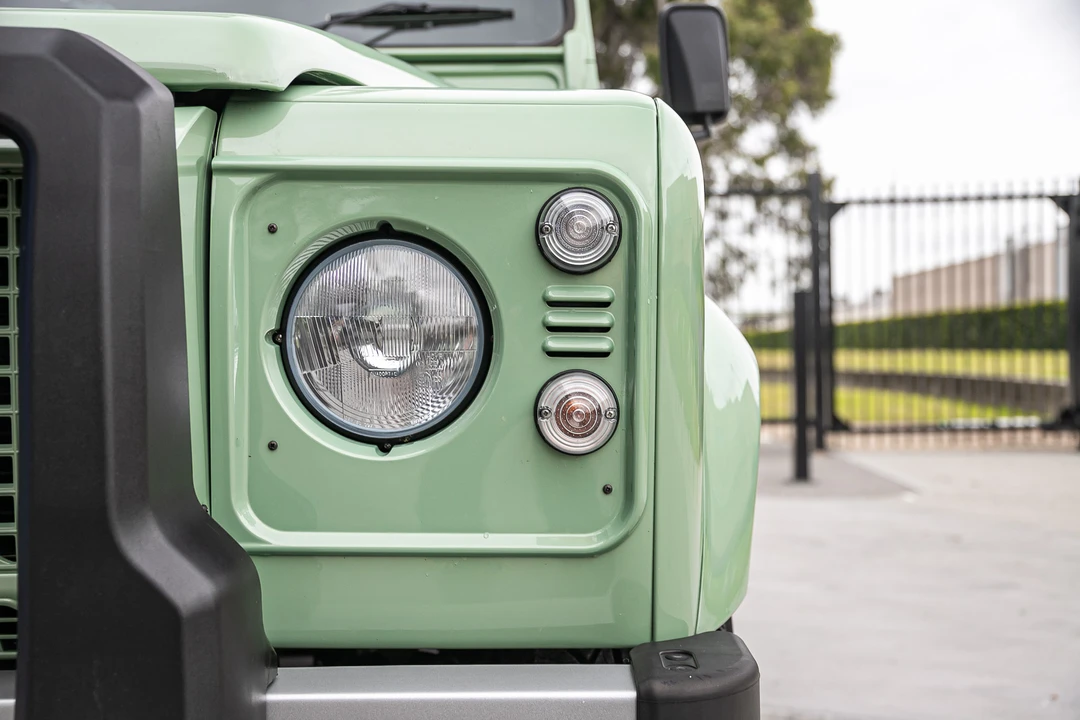 2015 Land Rover Defender 90 - Image 18 of 31