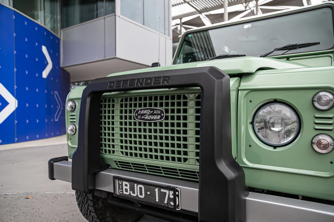 2015 Land Rover Defender 90 - Image 19 of 31