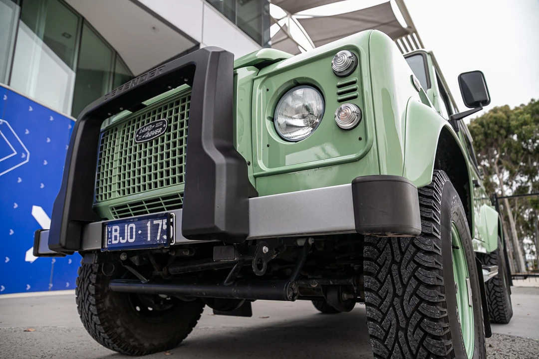 2015 Land Rover Defender 90 - Image 20 of 31