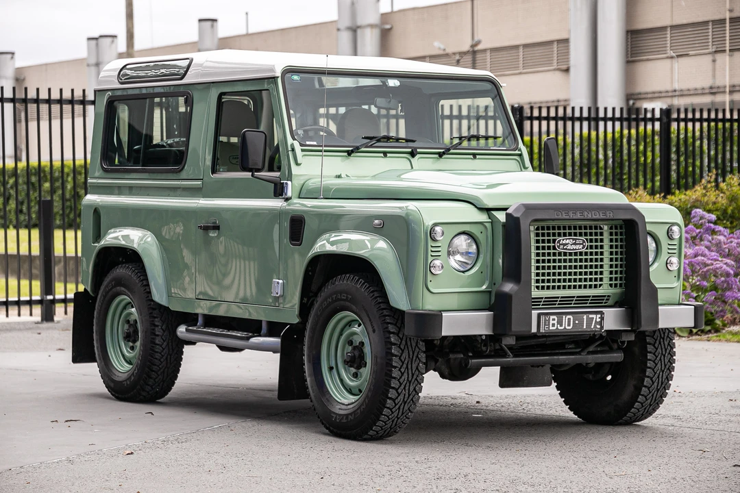 2015 Land Rover Defender 90 - Image 4 of 31