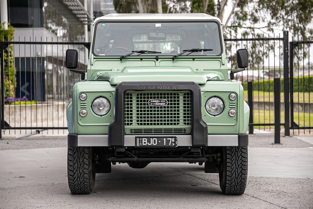 2015 Land Rover Defender 90 - Image 3 of 31