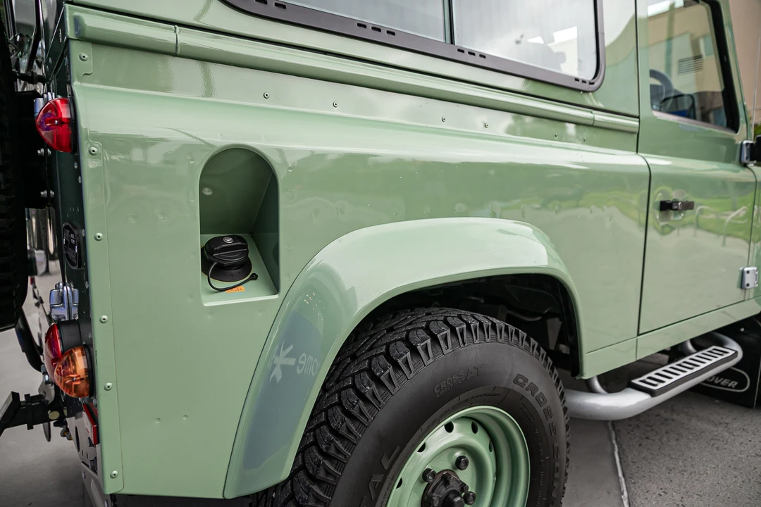 2015 Land Rover Defender 90 - Image 27 of 31