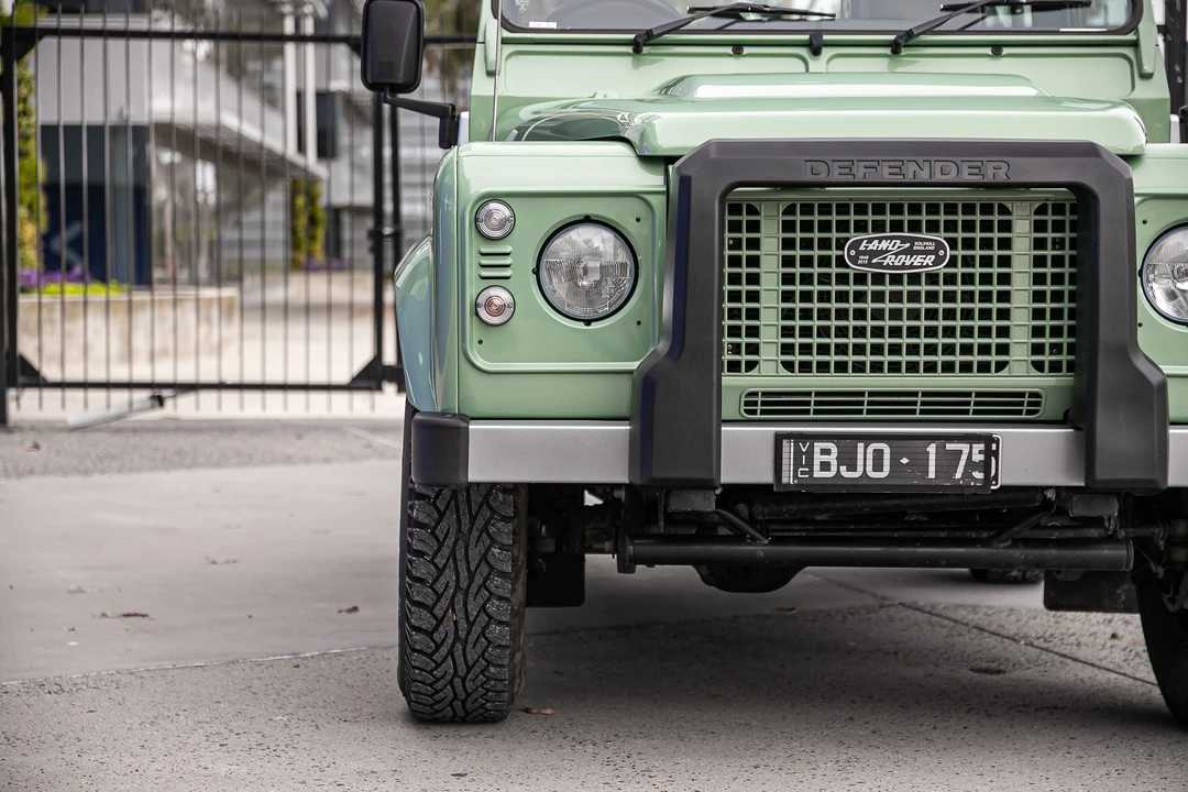 2015 Land Rover Defender 90 - Image 23 of 31