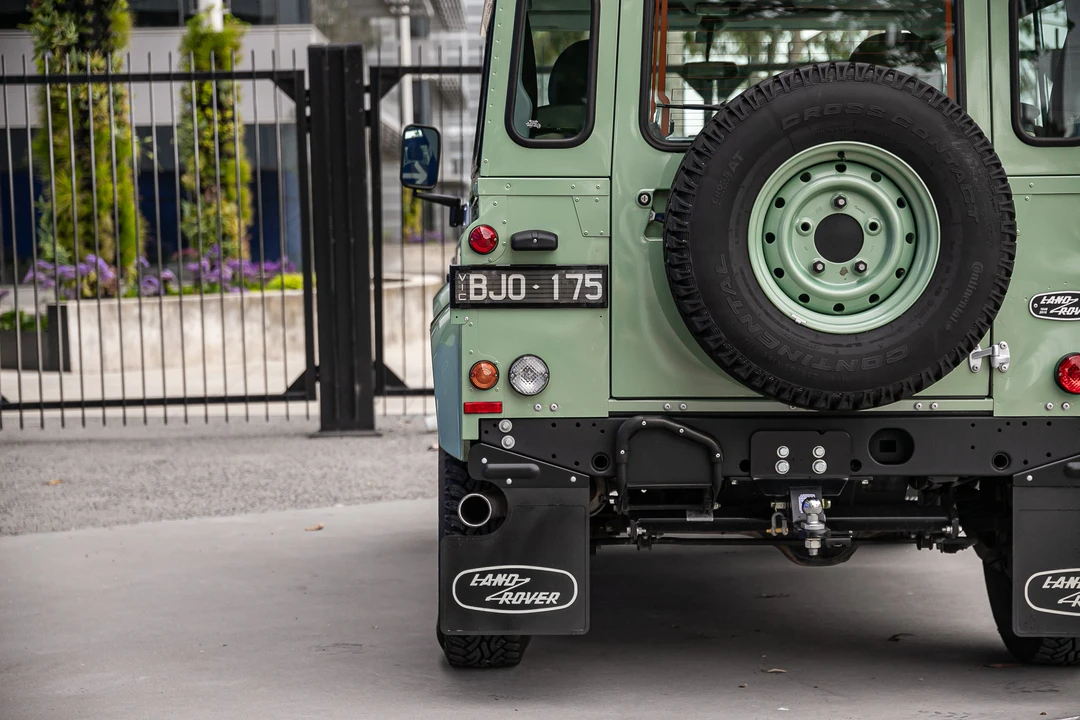 2015 Land Rover Defender 90 - Image 29 of 31