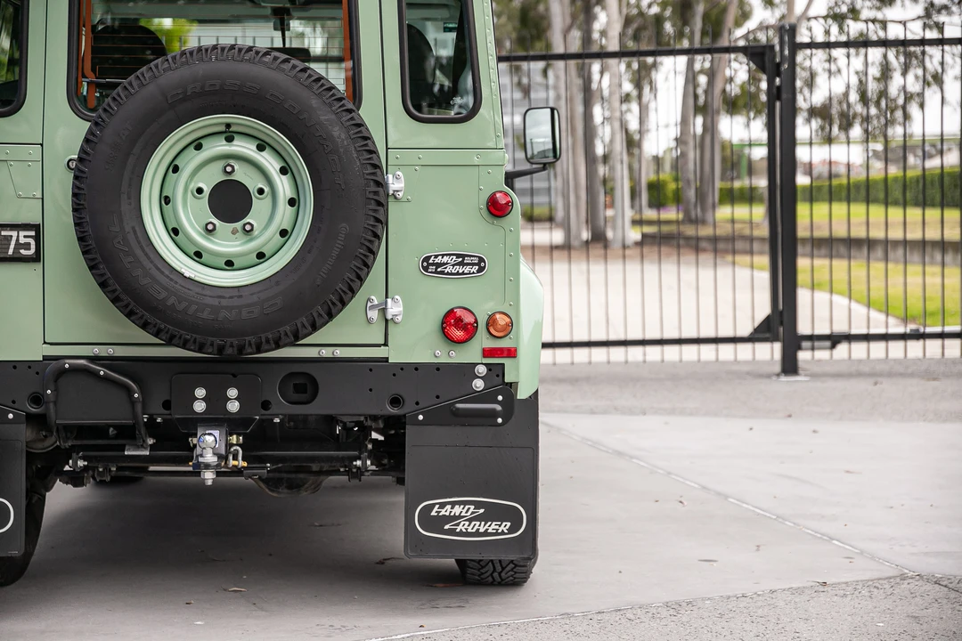 2015 Land Rover Defender 90 - Image 30 of 31