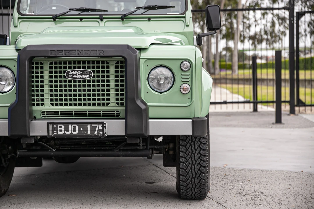 2015 Land Rover Defender 90 - Image 24 of 31