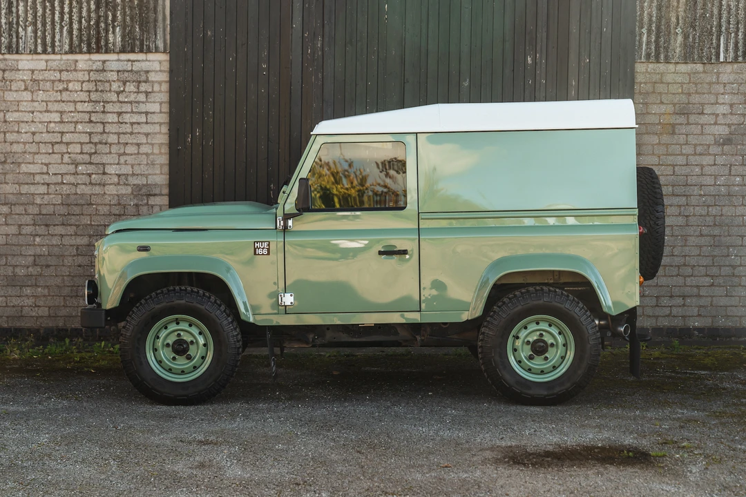 2015 Land Rover Defender 90 - Image 3 of 31