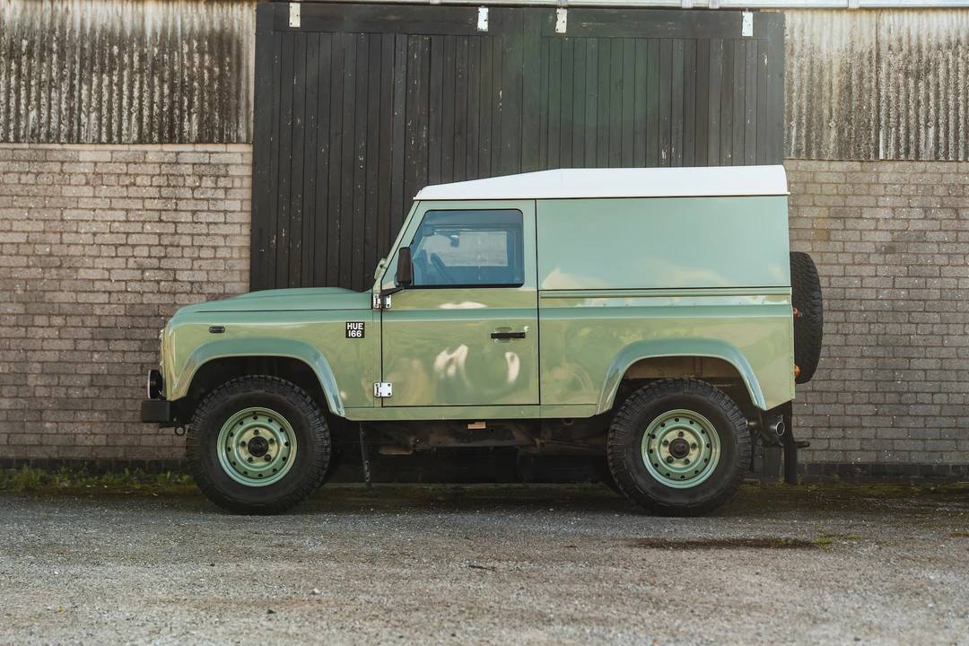 2015 Land Rover Defender 90 - Image 9 of 31