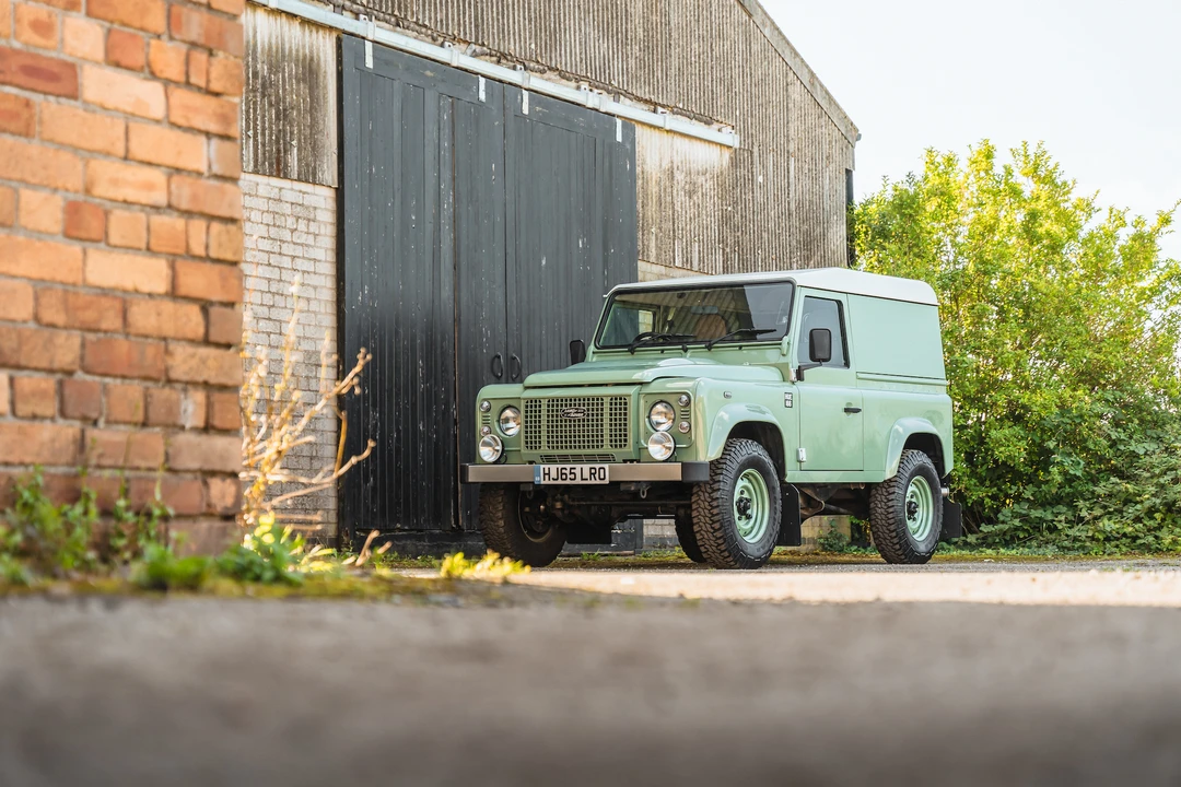 2015 Land Rover Defender 90 - Image 17 of 31