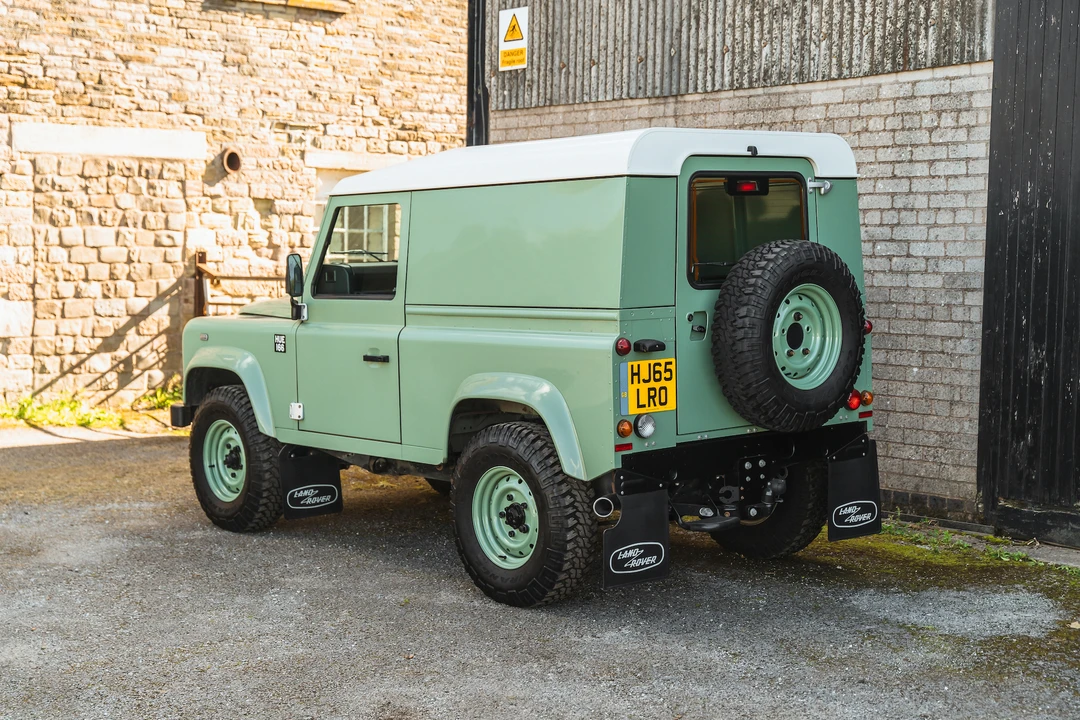 2015 Land Rover Defender 90 - Image 4 of 31