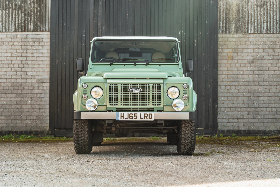 2015 Land Rover Defender 90 - Image 6 of 31