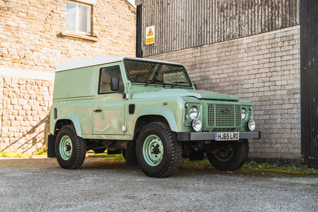 2015 Land Rover Defender 90 - Image 12 of 31