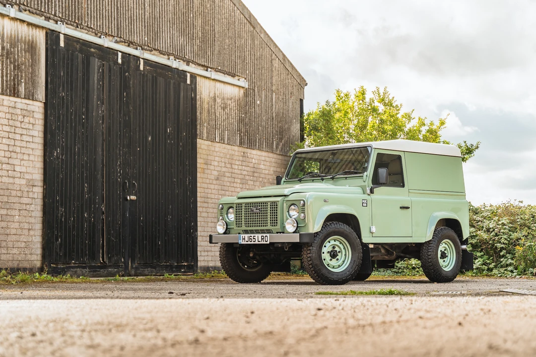 2015 Land Rover Defender 90 - Image 15 of 31