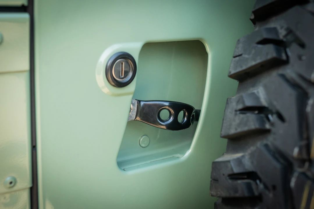 2015 Land Rover Defender 90 - Image 25 of 31