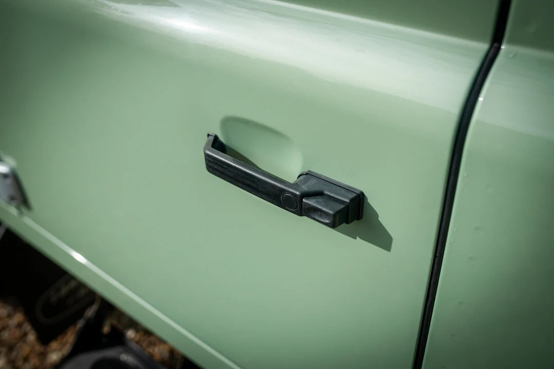 2015 Land Rover Defender 90 - Image 29 of 31