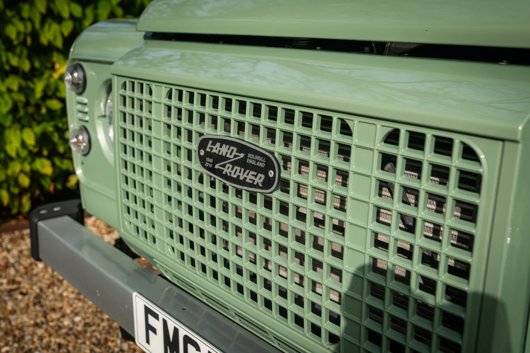 2015 Land Rover Defender 90 - Image 15 of 31