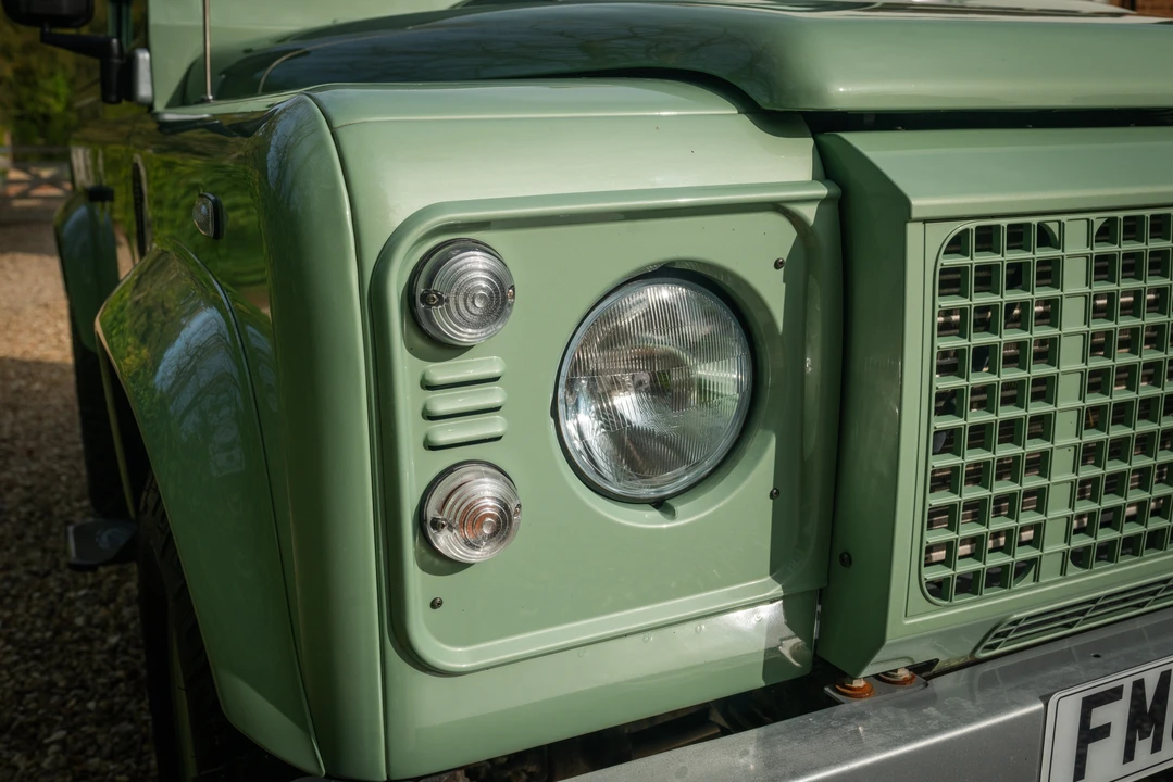 2015 Land Rover Defender 90 - Image 17 of 31