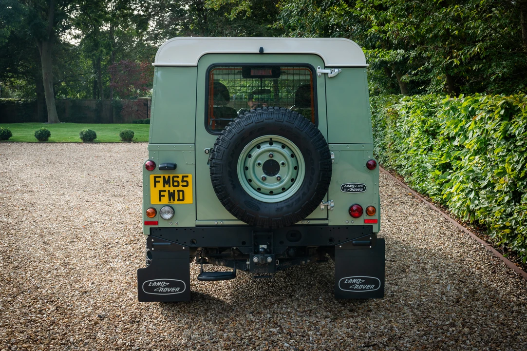 2015 Land Rover Defender 90 - Image 7 of 31