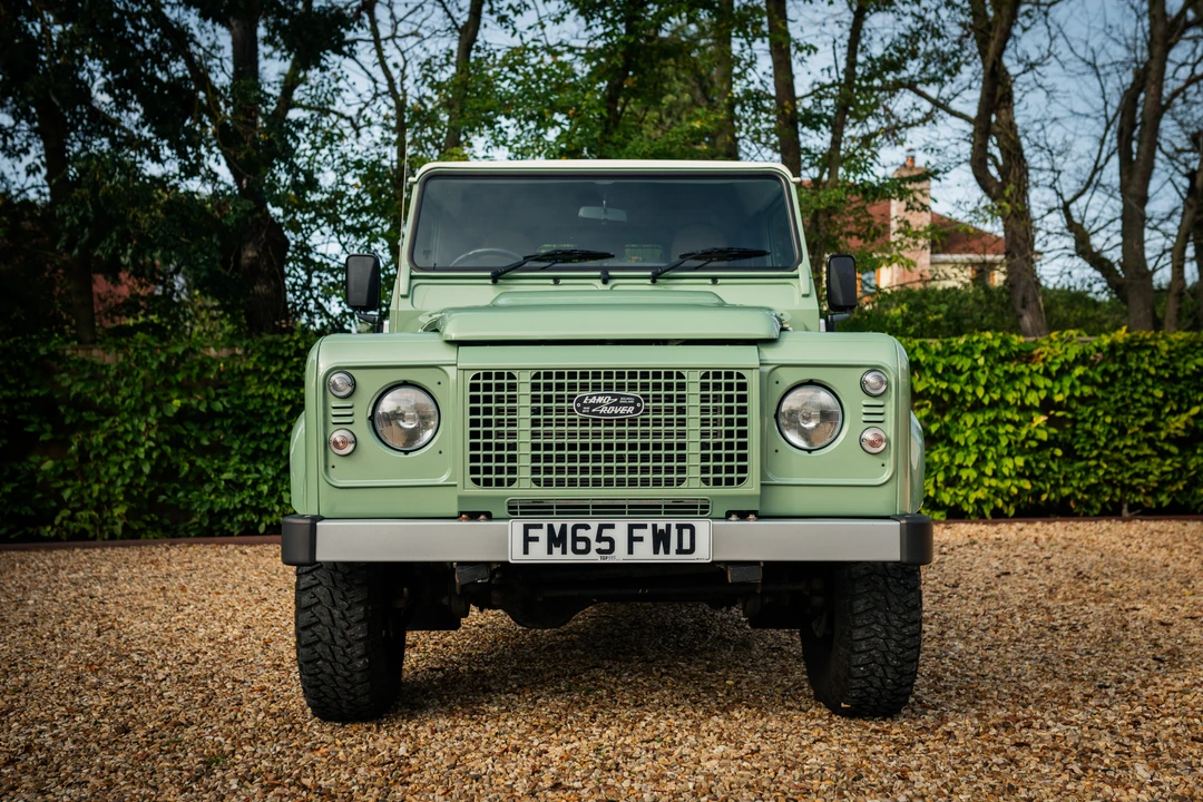 2015 Land Rover Defender 90 - Image 3 of 31