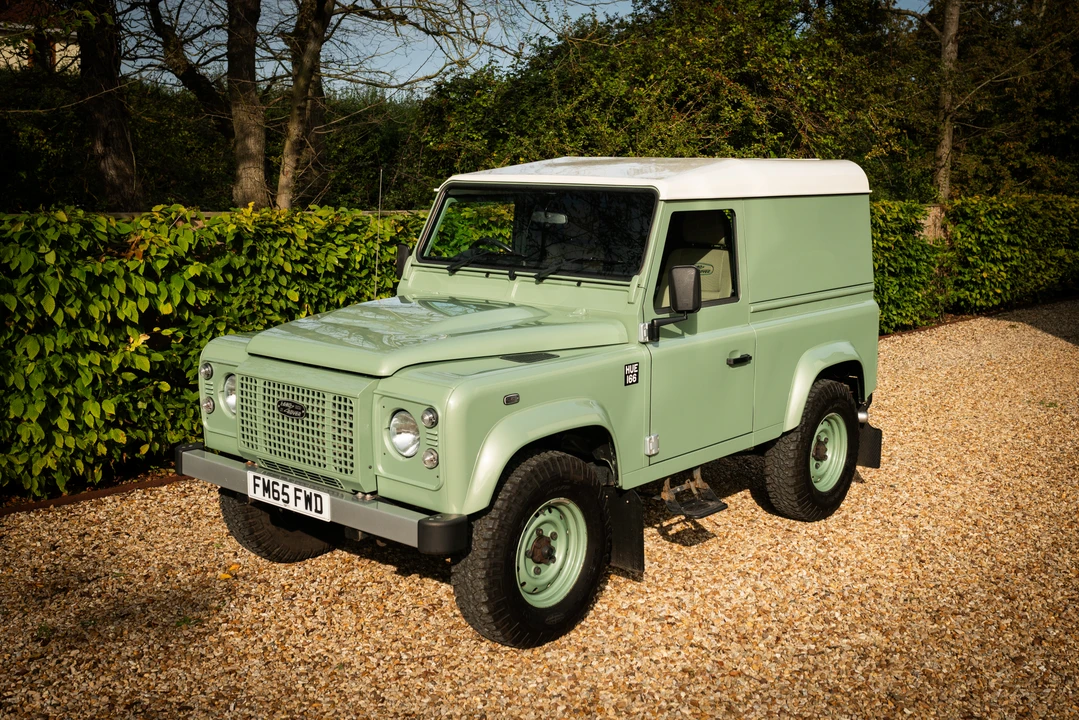 2015 Land Rover Defender 90 - Image 2 of 31