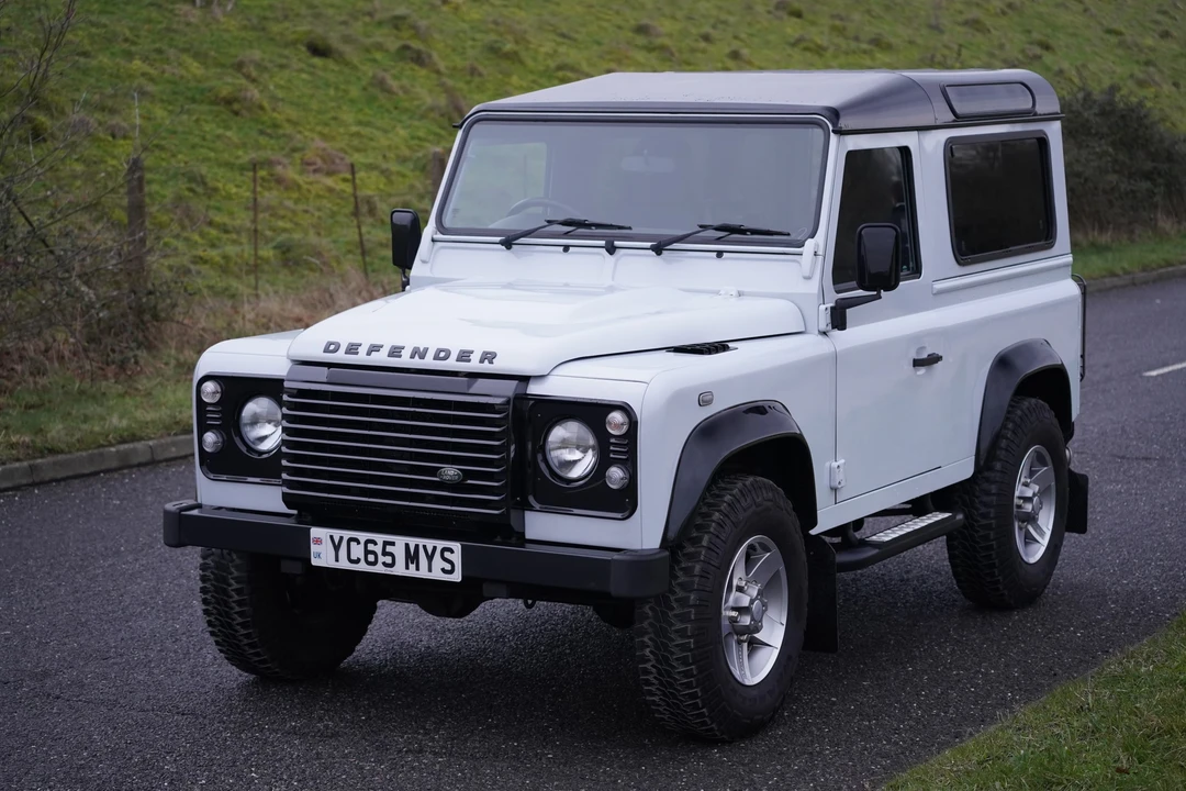 2015 Land Rover Defender 90 - Image 12 of 25