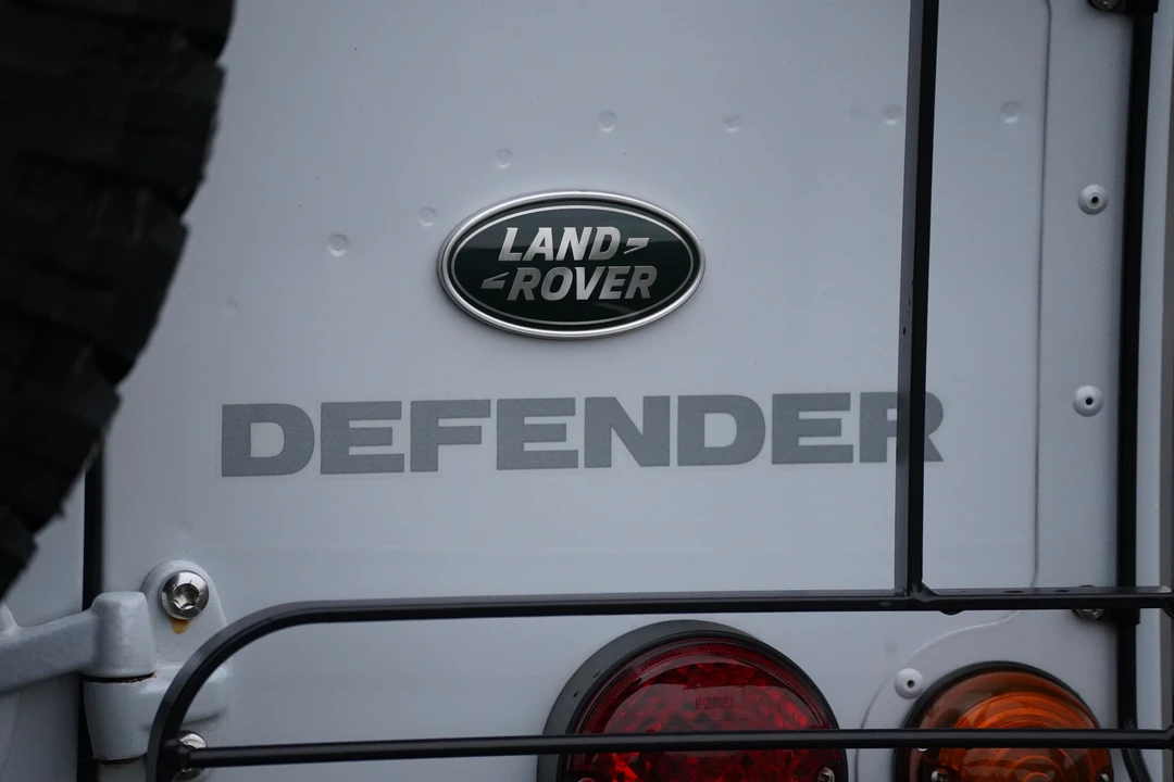 2015 Land Rover Defender 90 - Image 21 of 25