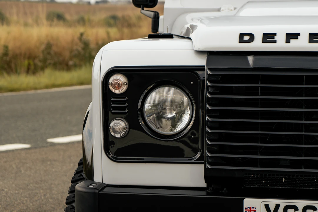 2015 Land Rover Defender 90 - Image 16 of 25
