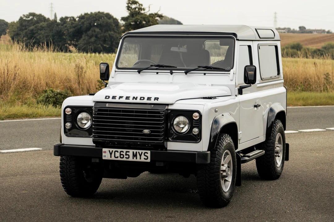 2015 Land Rover Defender 90 - Image 3 of 25