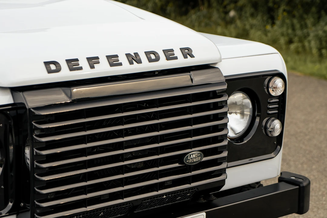 2015 Land Rover Defender 90 - Image 17 of 25