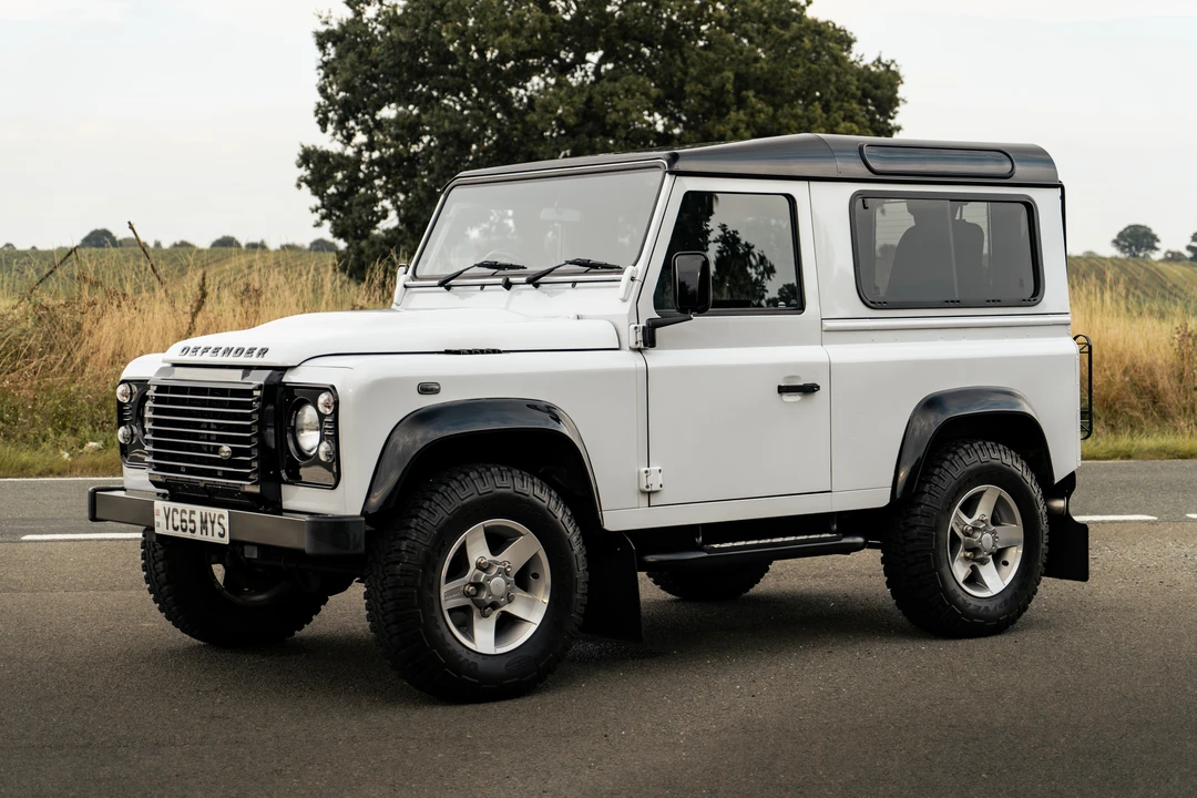 2015 Land Rover Defender 90 - Image 4 of 25