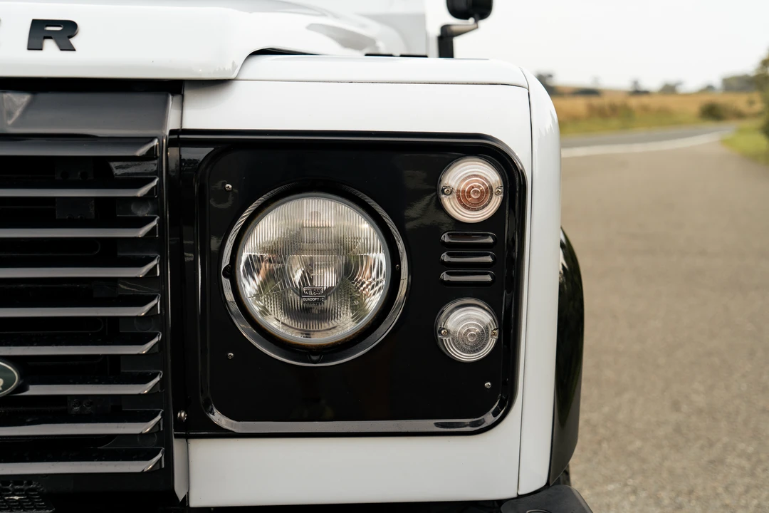 2015 Land Rover Defender 90 - Image 19 of 25